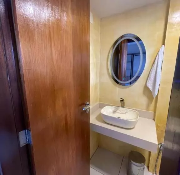 استودیو استاندارد با چشمانداز استخر, Flats Particular Terrazzo