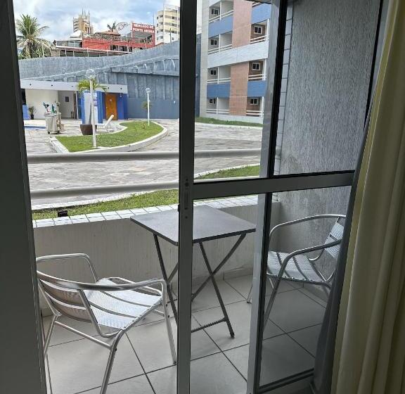 إستديو قياسى مطل على حمام السباحة, Flats Particular Terrazzo