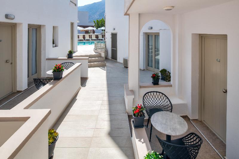 חדר סופריור, Fomithea