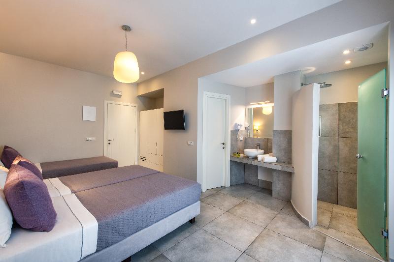 חדר סטנדרט לשלושה, Fomithea