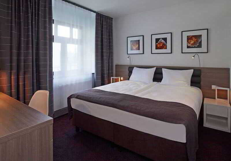 חדר אקונומי, Fomithea