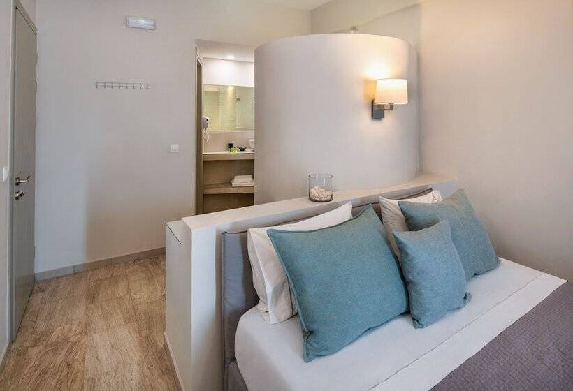 חדר סטנדרט, Fomithea