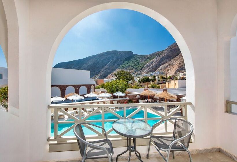 חדר סטנדרט לשלושה, Fomithea