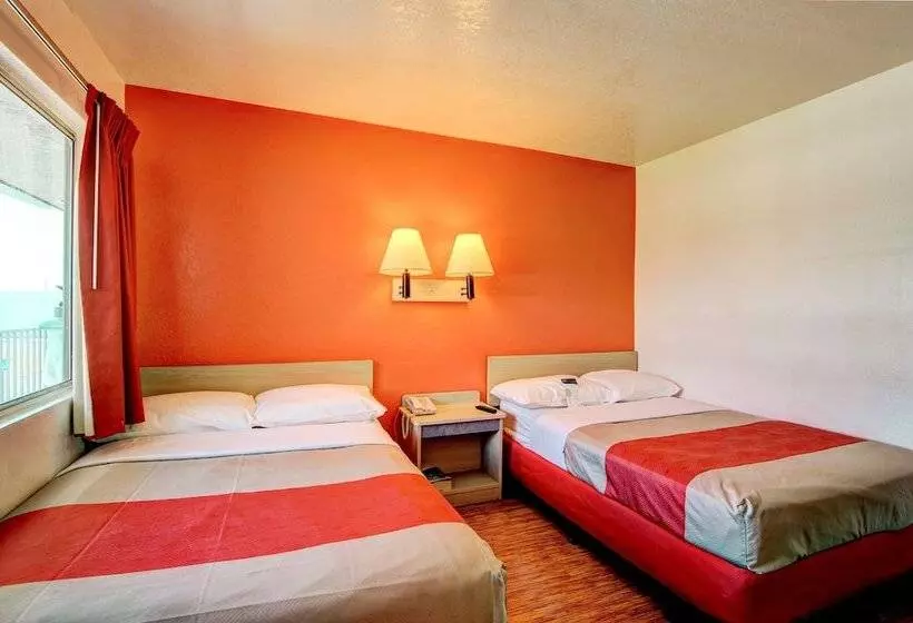 ２ダブルベッドのスタンダードルーム, Motel 6 Denver, Co  Airport