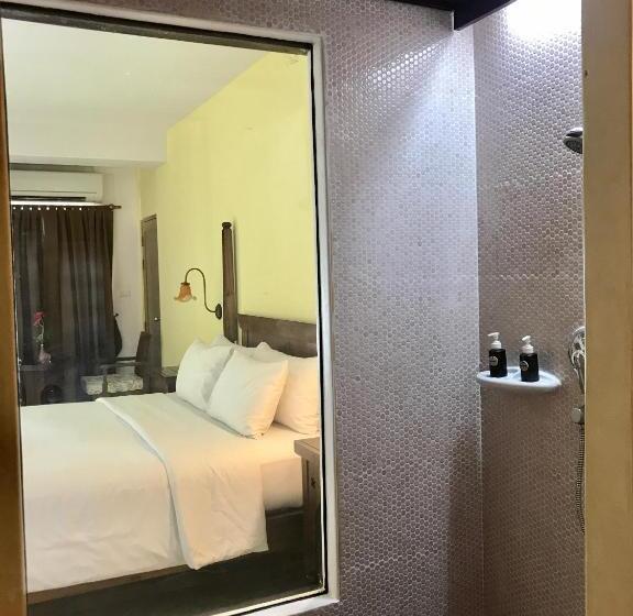 스탠다드 룸 킹사이즈 침대, Ao Nang Colors Hotel   Aonang Beach