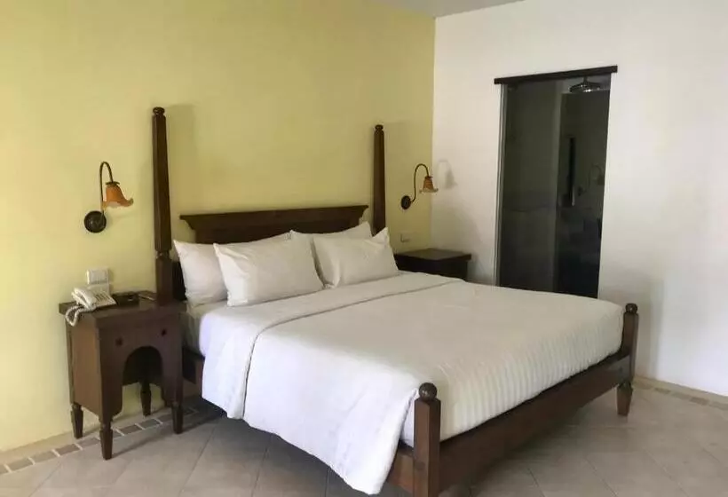 اتاق لوکس با تخت بزرگ, Ao Nang Colors Hotel   Aonang Beach