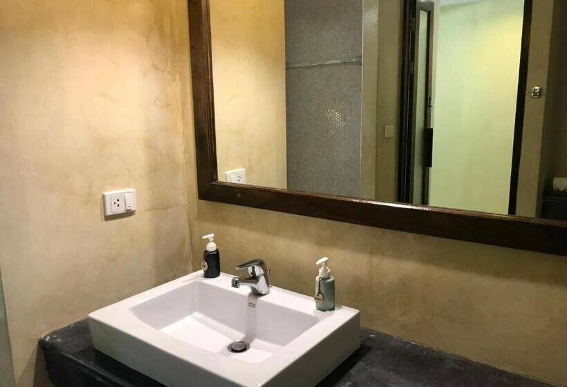 Номер Deluxe Кровать Кинг, Ao Nang Colors Hotel   Aonang Beach