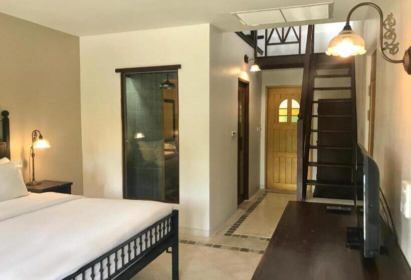 Люкс с Балконом, Ao Nang Colors Hotel   Aonang Beach