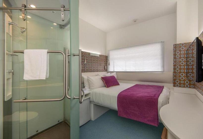 Номер Стандарт, Breakfree On Cashel, An Accor