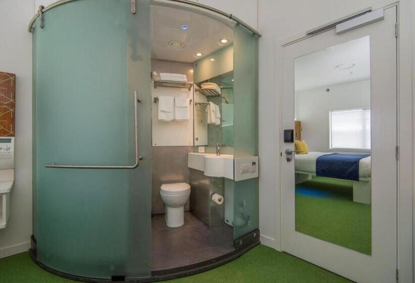 Номер Стандарт, Breakfree On Cashel, An Accor