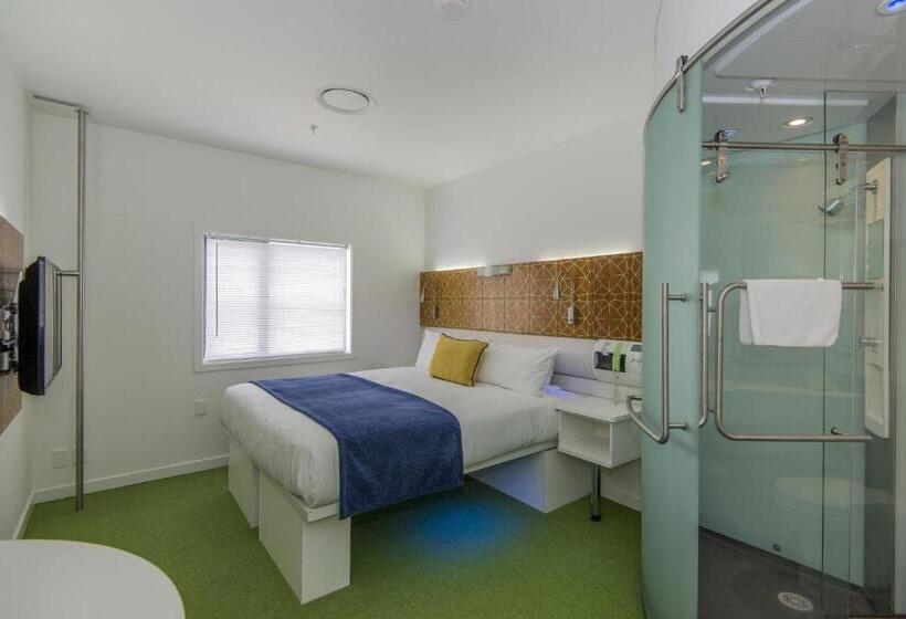 Номер Стандарт, Breakfree On Cashel, An Accor