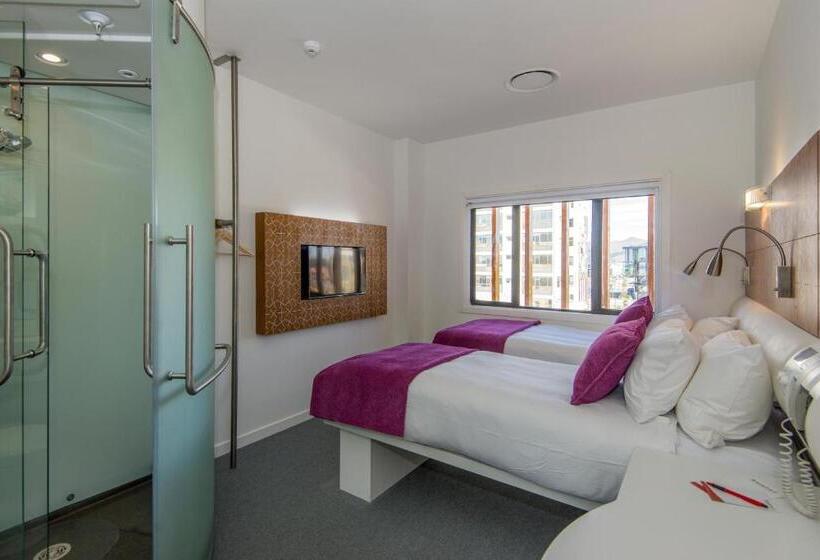 Номер Стандарт, Breakfree On Cashel, An Accor