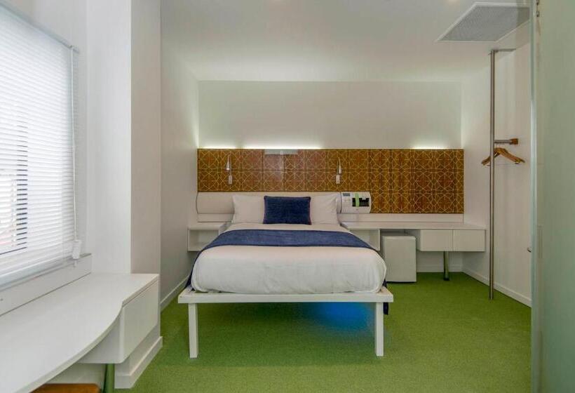 Семейный Номер, Breakfree On Cashel, An Accor