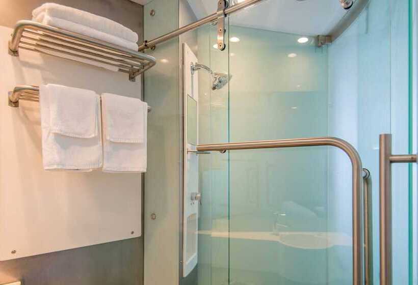 Семейный Номер, Breakfree On Cashel, An Accor