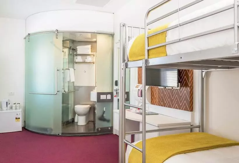 اتاق خانوادگی, Breakfree On Cashel, An Accor
