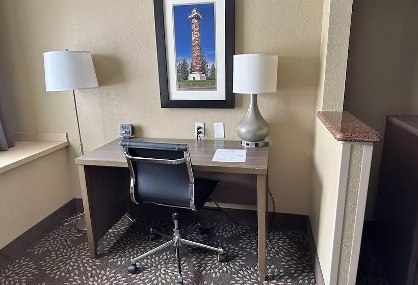 スイート, Best Western Columbia River Waterfront Hotel Astoria