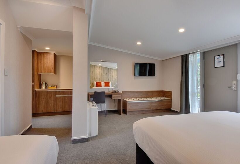 غرفة عائلية, Croydon Lodge