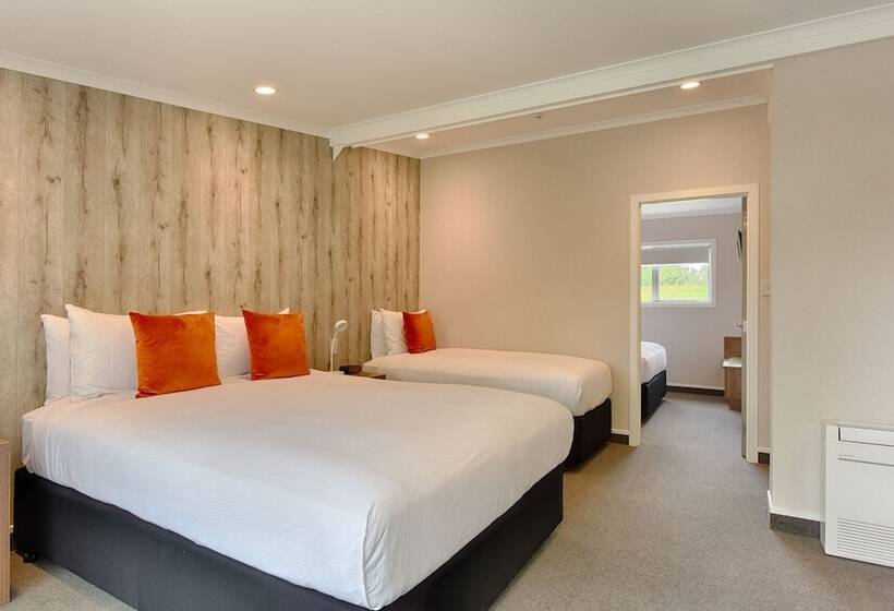 غرفة عائلية, Croydon Lodge