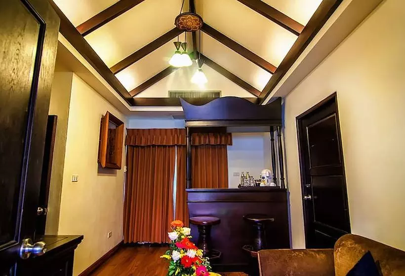 سوییت جونیور, Raming Lodge