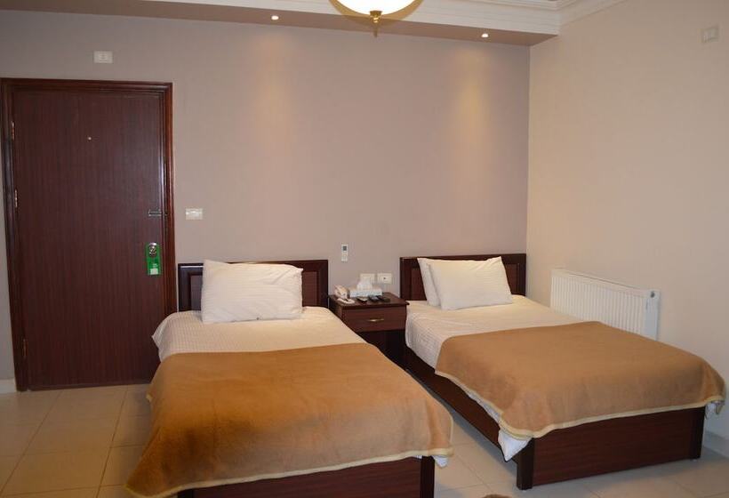 اتاق استاندارد سه نفره, Salome