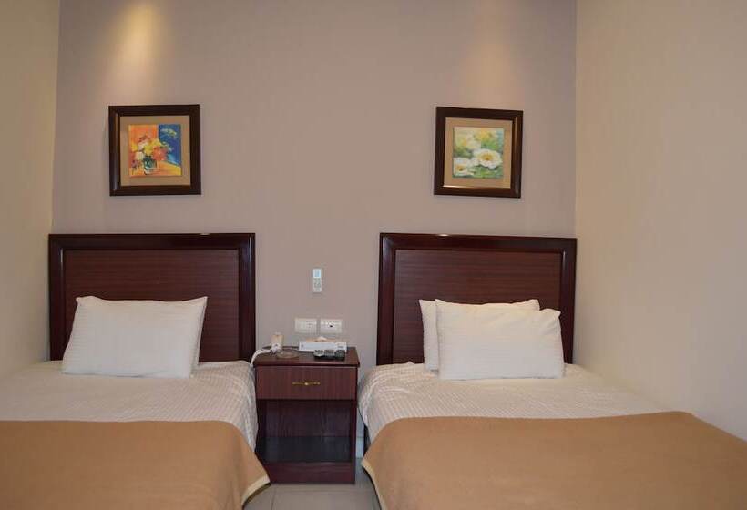 اتاق استاندارد سه نفره, Salome