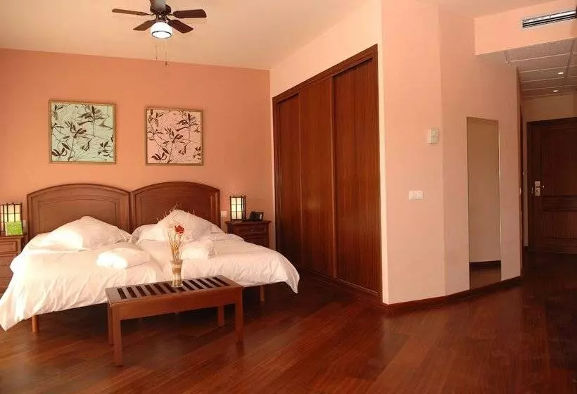 Standard Kolmen Hengen Huone, Wellness Marbella Hills