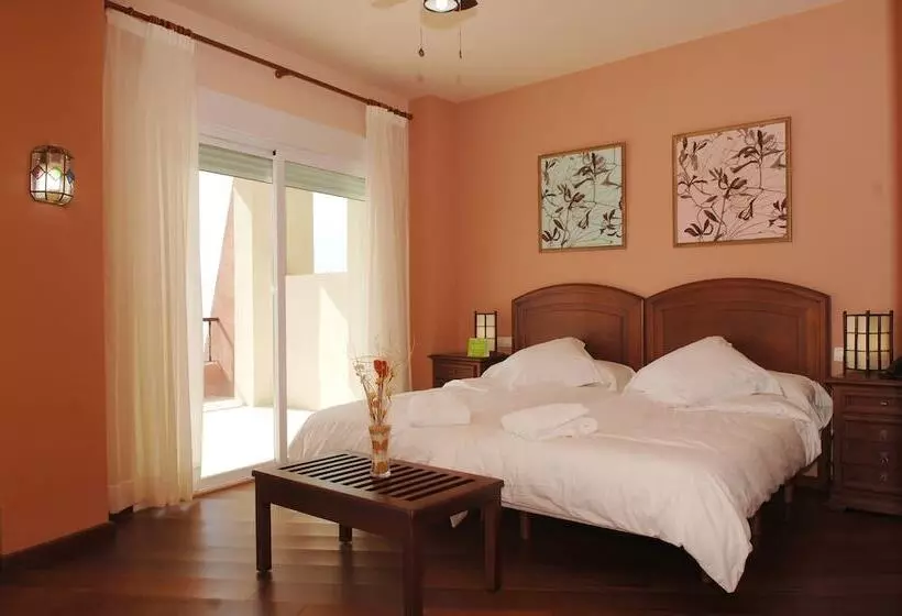 Standard Kolmen Hengen Huone, Wellness Marbella Hills