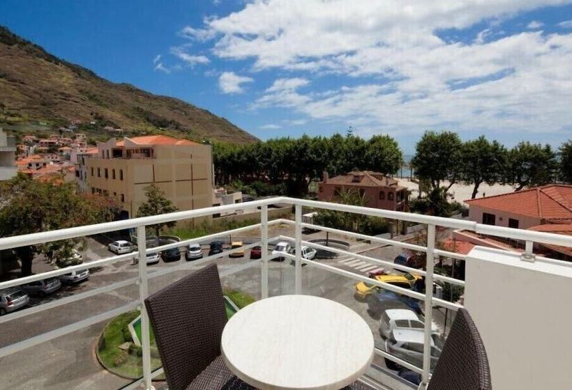 スタンダードルーム, White Waters