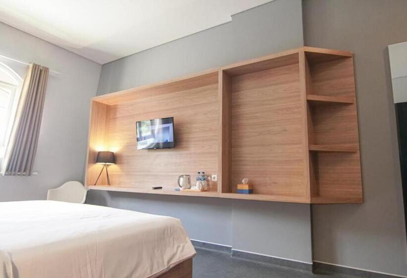Quarto Deluxe, Kapal Garden Hotel Malang