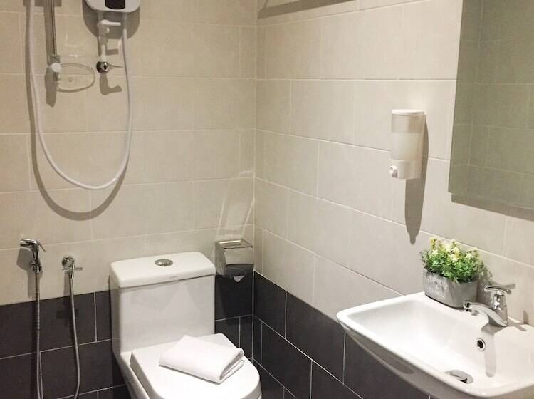 Семейный Номер, Square Inn