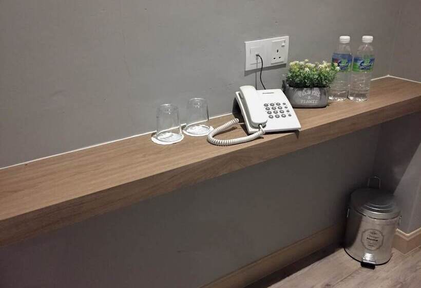 חדר סטנדרט, Square Inn