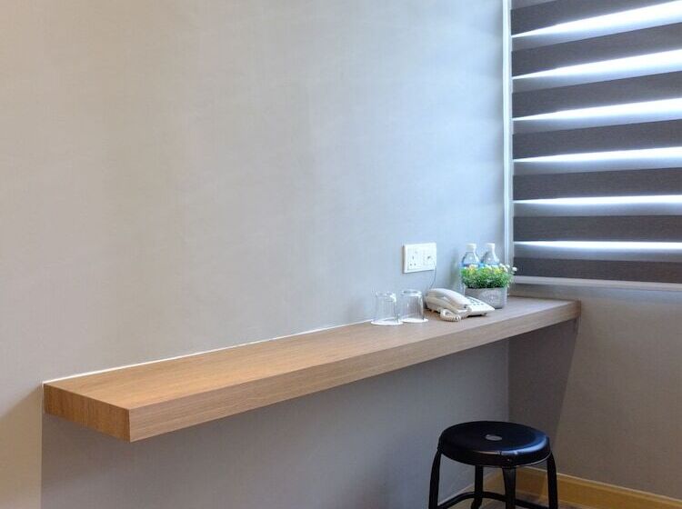 חדר סטנדרט, Square Inn