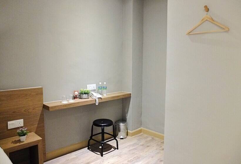 Номер Стандарт, Square Inn