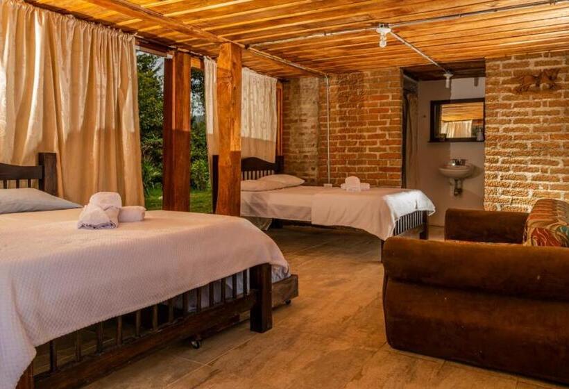 Perhehuone, Hostal Rural La Montaña Alquiyapura