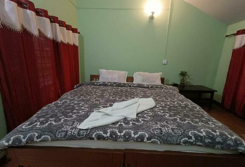 اتاق استاندارد, Crocodile Safari Camp