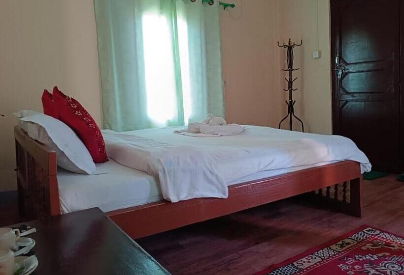 اتاق استاندارد, Crocodile Safari Camp