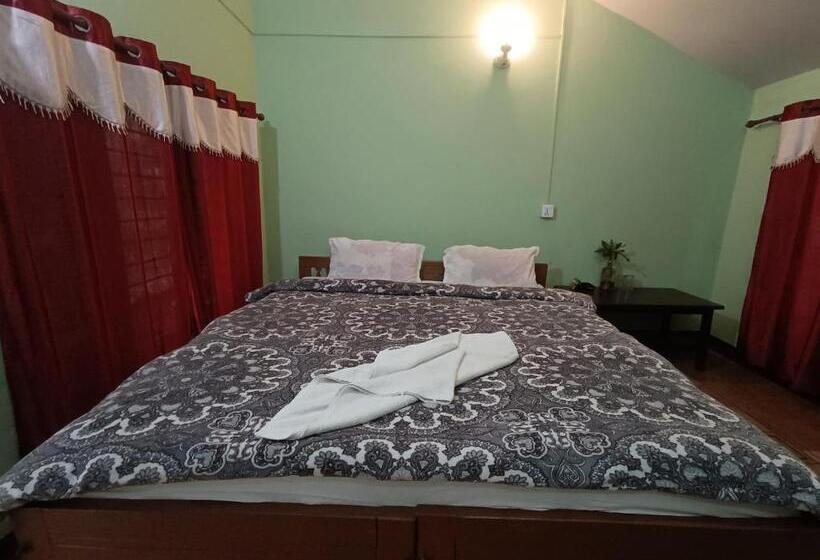 اتاق استاندارد, Crocodile Safari Camp