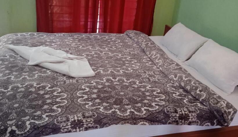 اتاق استاندارد, Crocodile Safari Camp