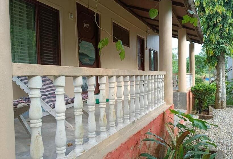 اتاق استاندارد, Crocodile Safari Camp