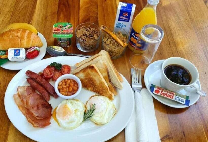 חדר משפחתי, Ivory Tusk Lodge