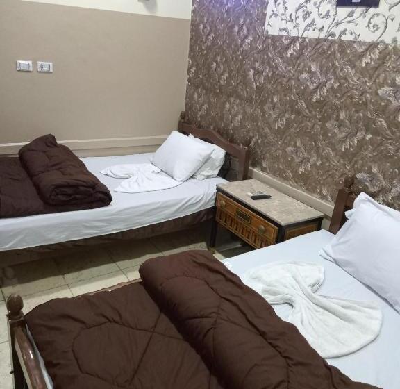 اتاق استاندارد, One Season Hostel