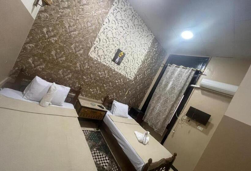 اتاق استاندارد, One Season Hostel