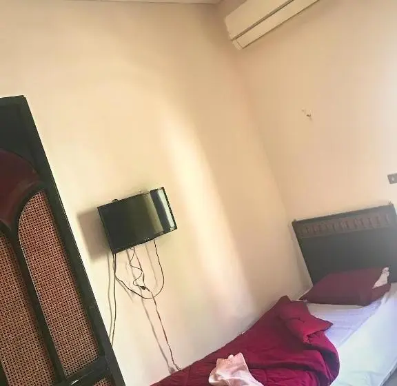 اتاق استاندارد یک نفره, One Season Hostel