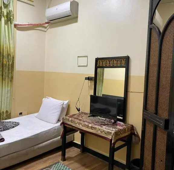 اتاق استاندارد یک نفره, One Season Hostel