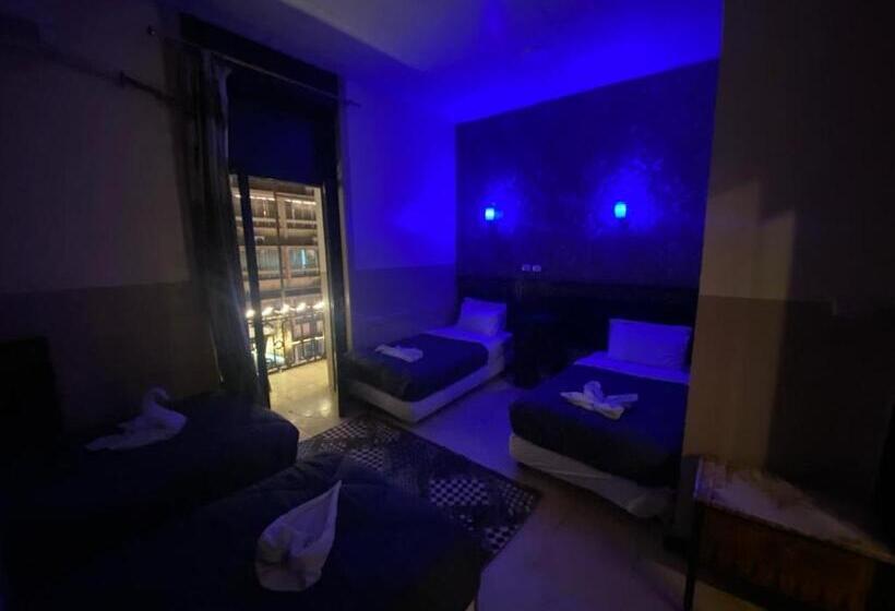 اتاق استاندارد سه نفره, One Season Hostel