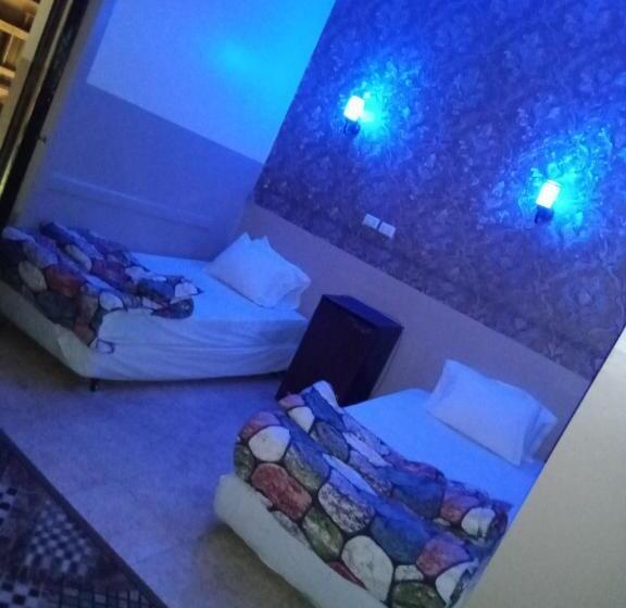 اتاق استاندارد سه نفره, One Season Hostel