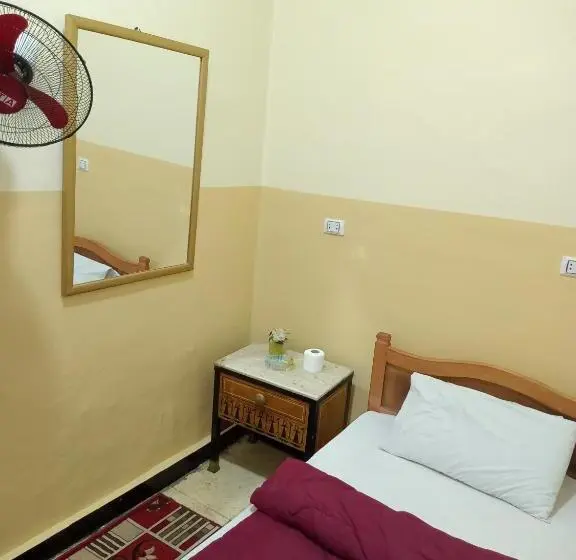 اتاق استاندارد یک تخته با سرویس بهداشتی مشترک, One Season Hostel