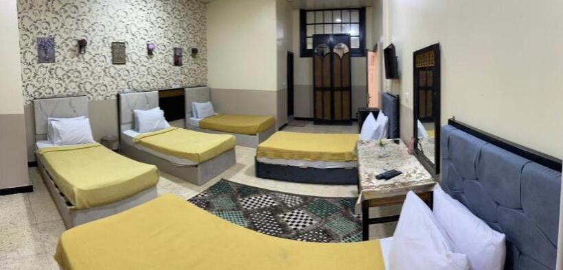 اتاق لوکس خانوادگی, One Season Hostel