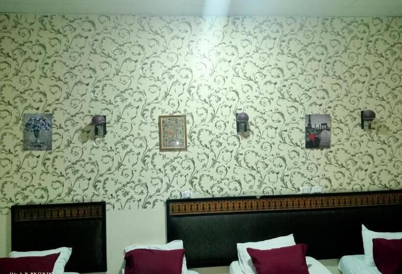 اتاق استاندارد چهار تخته, One Season Hostel