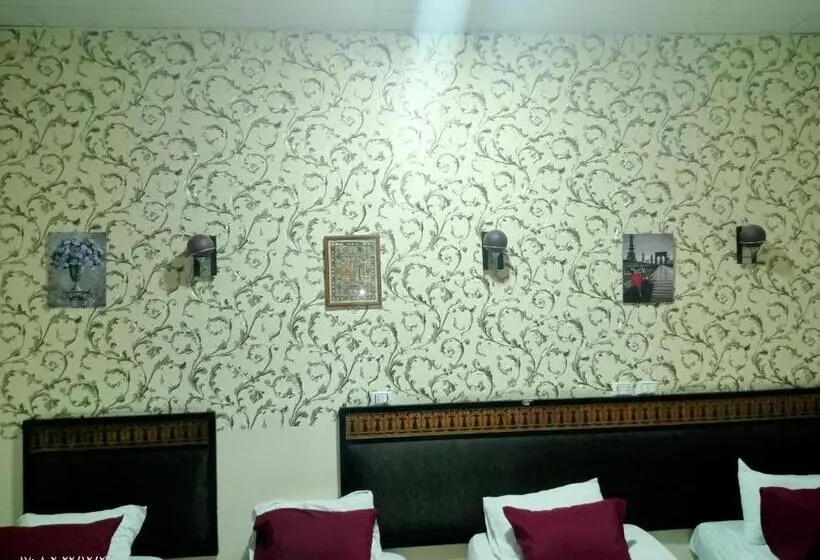 اتاق استاندارد چهار تخته, One Season Hostel
